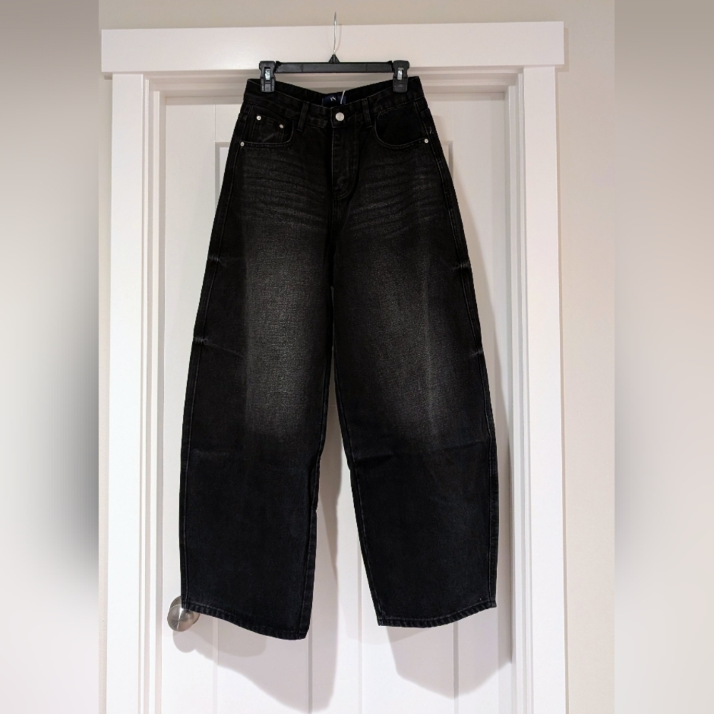 Women's balloon Black Jeans NWT